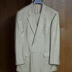 HOLT RENFREW suit